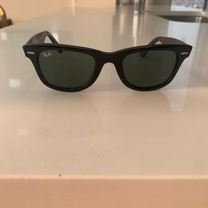 Kids Ray-Ban Wayerfarer classic sunglasses